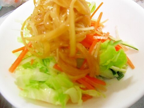 千切り野菜のシンプルサラダ
